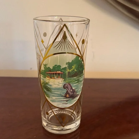 Disneyland Glass Set with Gold Accents – set of five - Picture 6 of 9